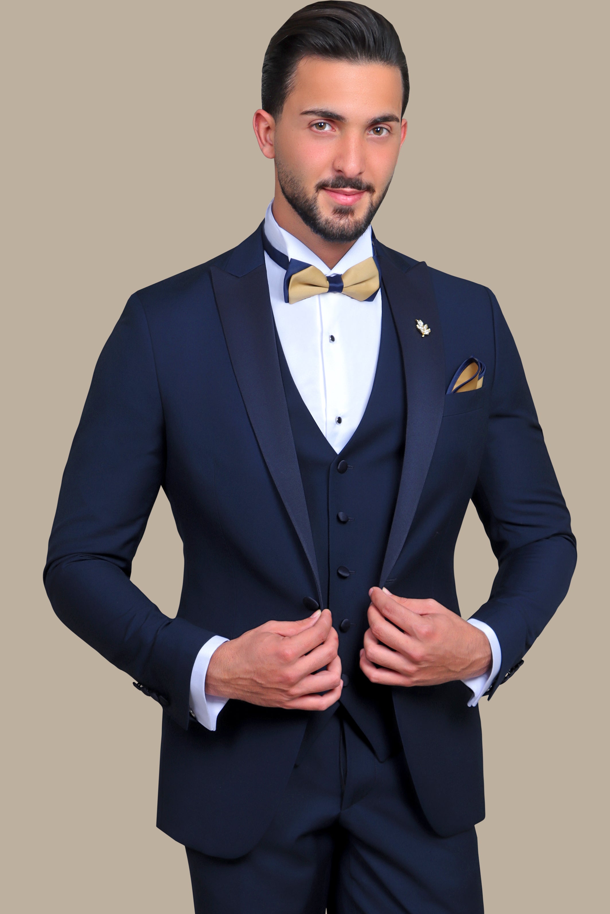 Effortless Elegance: Light Navy Peak Lapel 3-Piece Tuxedo for Timeless Style