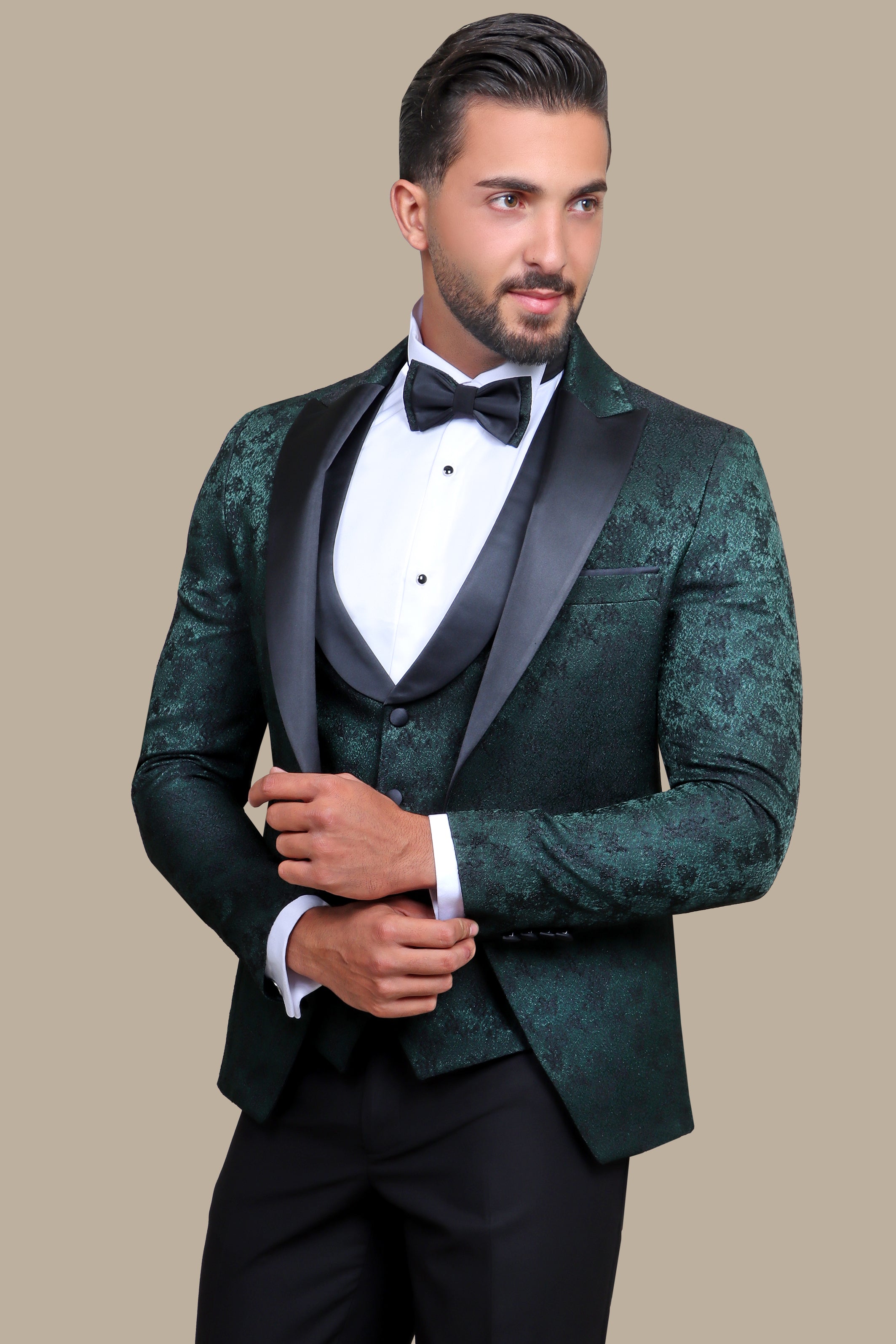 Emerald Elegance: Tuxedo Jacquard Peak 4-Piece Set in Stunning Green
